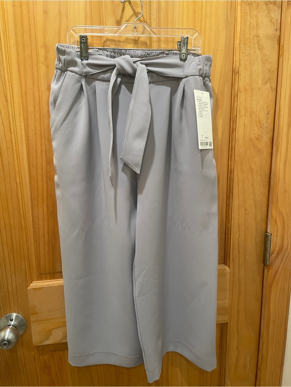 NWT: lululemon Noir Crop Sz8 Gray Wide-Leg High Waist Tie-Waist Capris